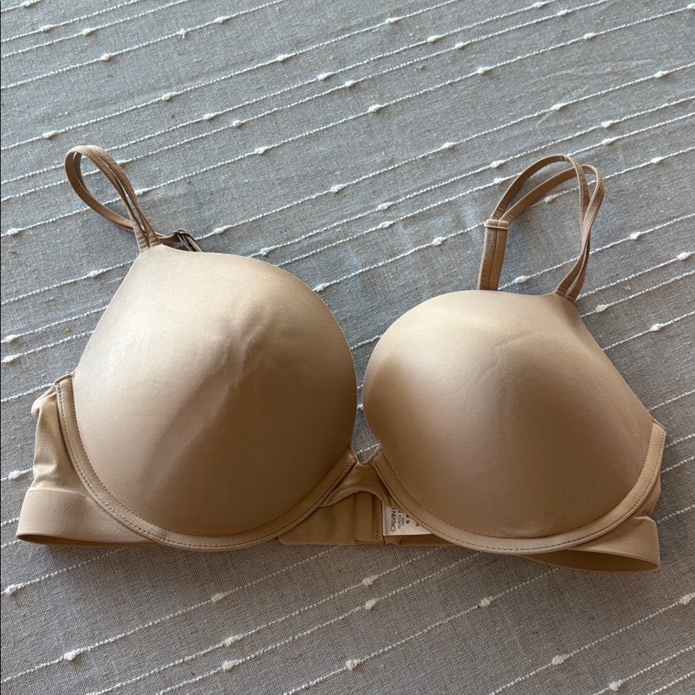 Calvin Klein Bra 34DD nude adjustable lightly padded cups